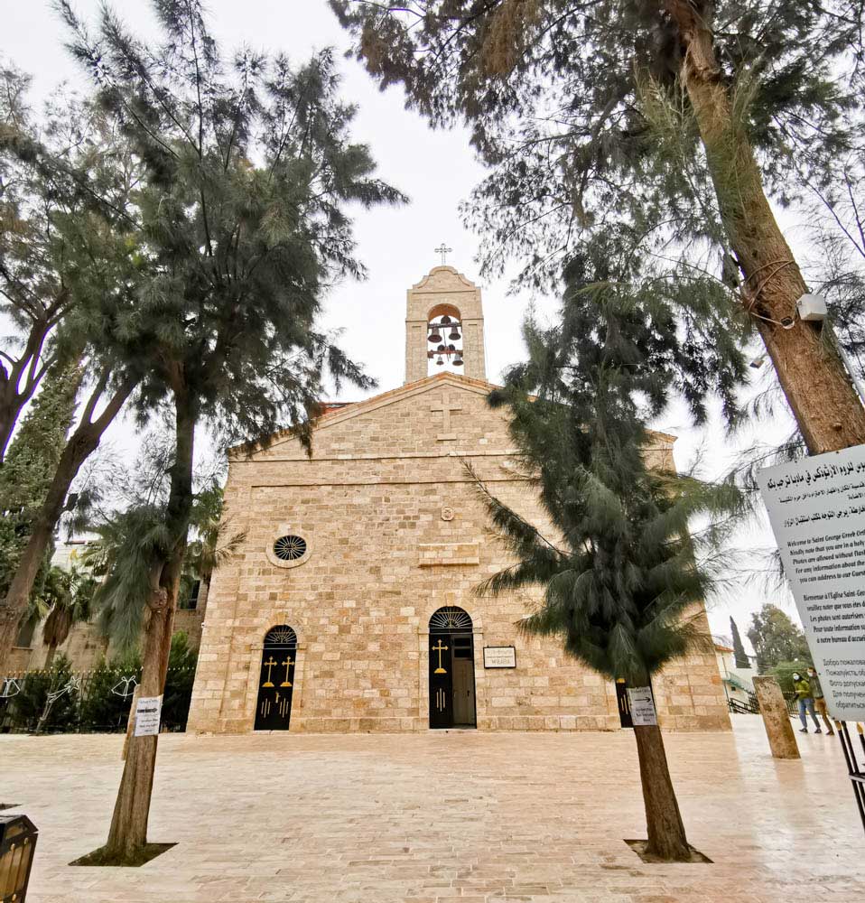 Saint-George-Church-Madaba-Things-to-see-Jordan-Trip-3