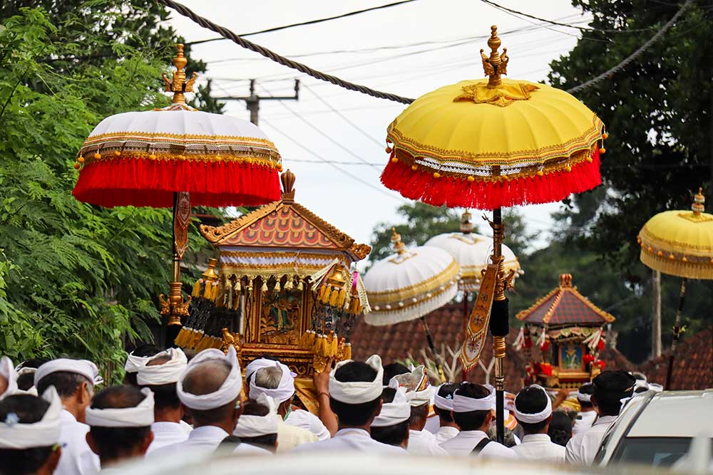 Balinese ceremony Tibumana Waterfall