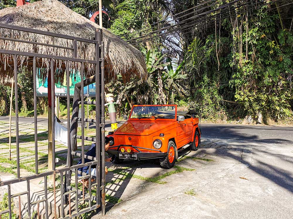 convertible vintage Volkswagen car Bali tour