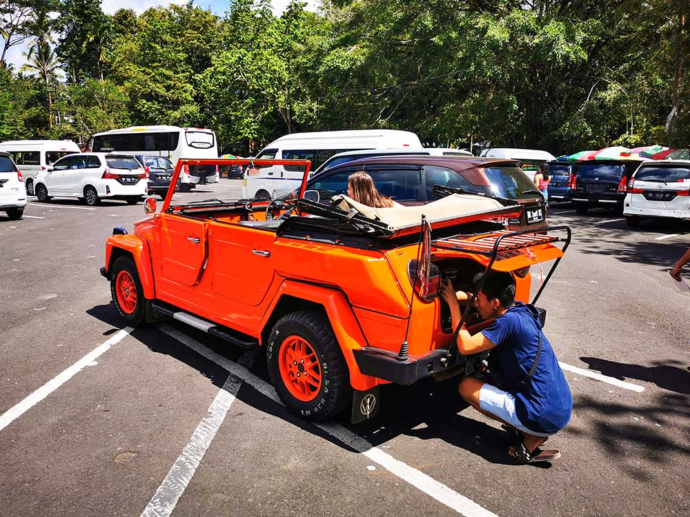 convertible vintage-Volkswagen safari car for Bali tour
