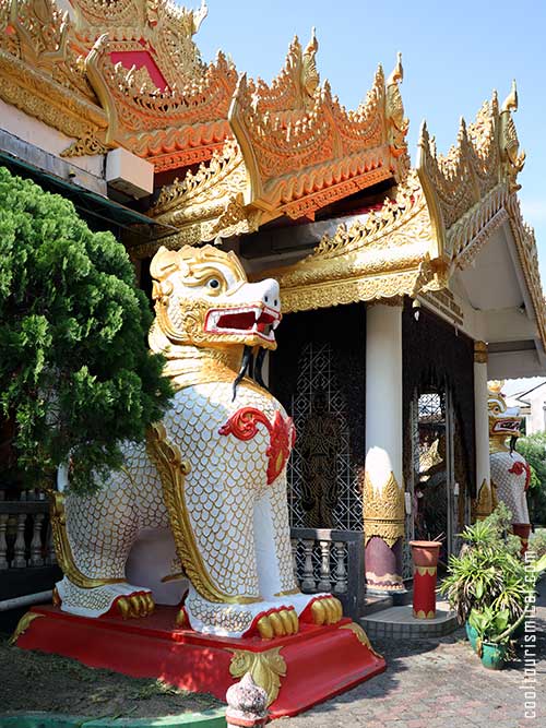 chinthes guardians Burmese Temple Penang Malaysia