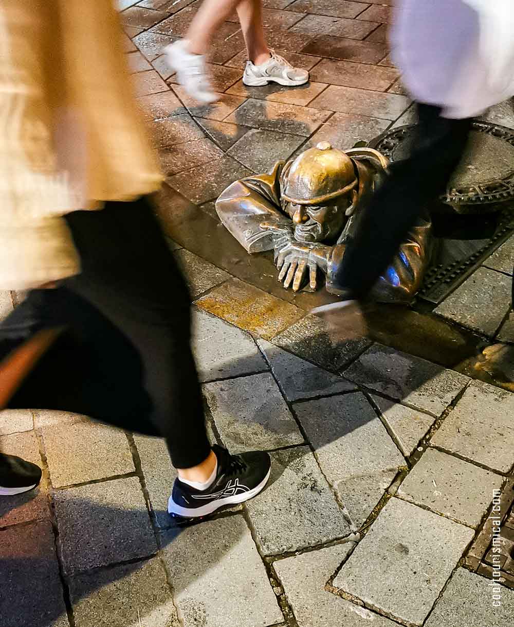 Cumil The Man at Work Bratislava Statue