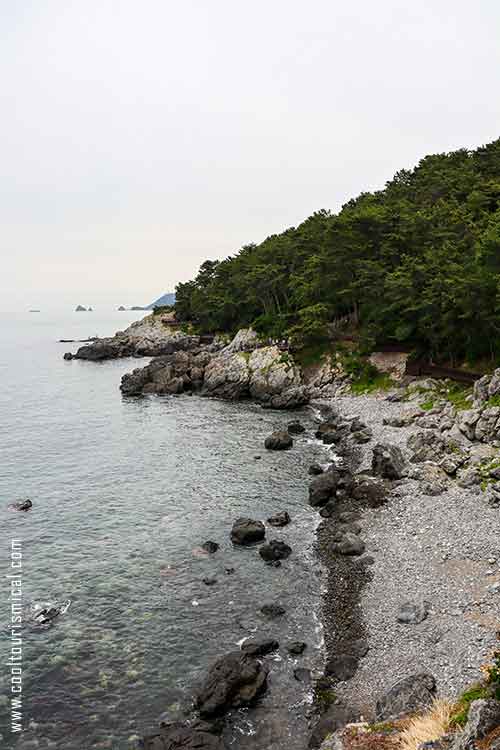 Dongbaekseom Hiking Trail in Busan Haeundae Beach