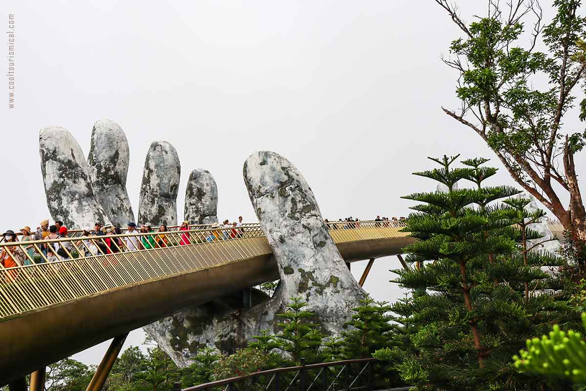 Da Nang Golden Bridge Giant Stone Hands