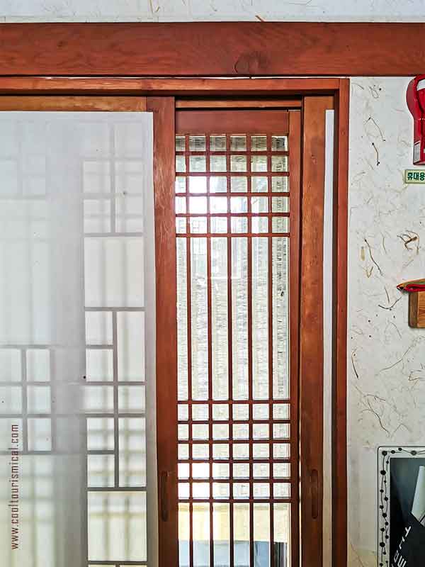 Hanok-homestay-door