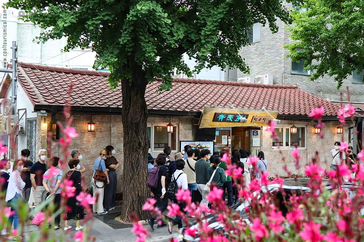 Traditional Korean Restaurant in Seochon Hanok Village