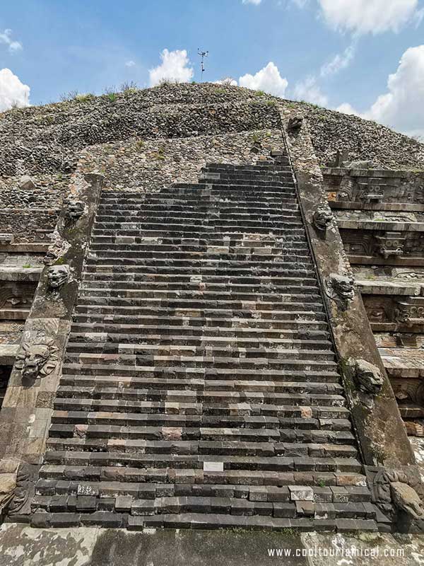Temple of the feathered serpent Teotihuacan pyramids
