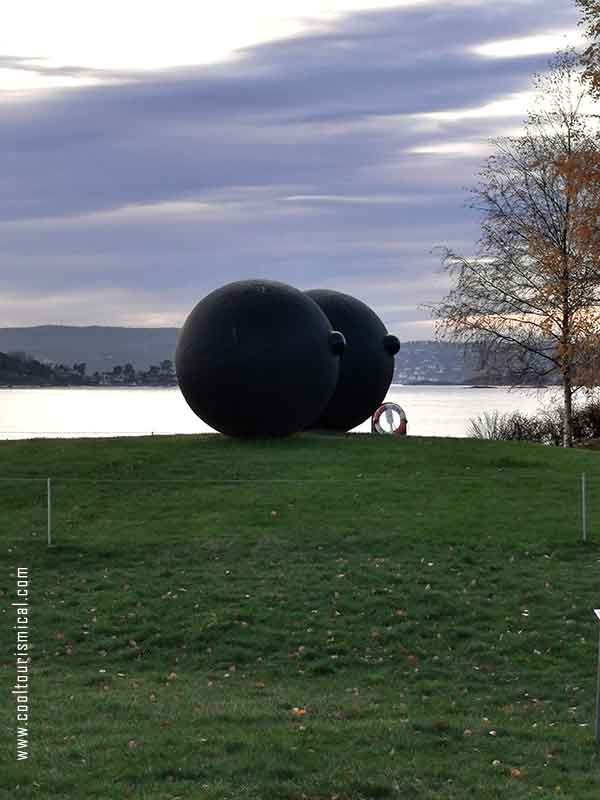 Astrup Fearnley Museum in Tjuvholmen Weird Sculptures